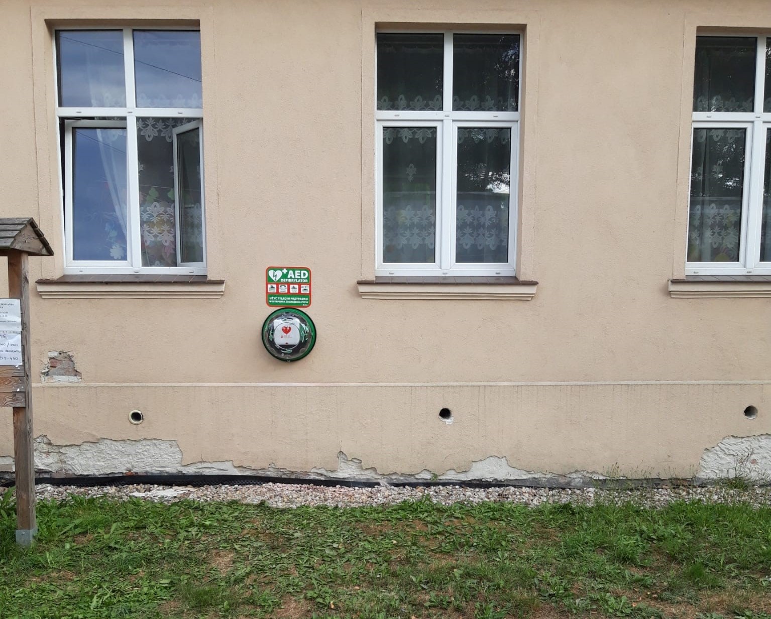 Ilustracja do informacji: Kolejny defibrylator w gminie Świdnica 